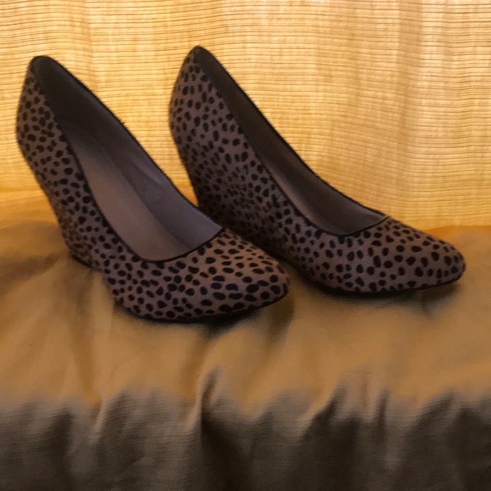 Banana republic leopard print wedge shoes